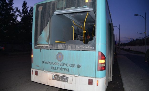 Diyarbakır'da Belediye Otobüsü Kurşunlandı