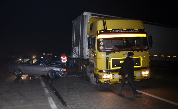 Ankara'da Otomobil İle Tır Çarpıştı : 5 Yaralı