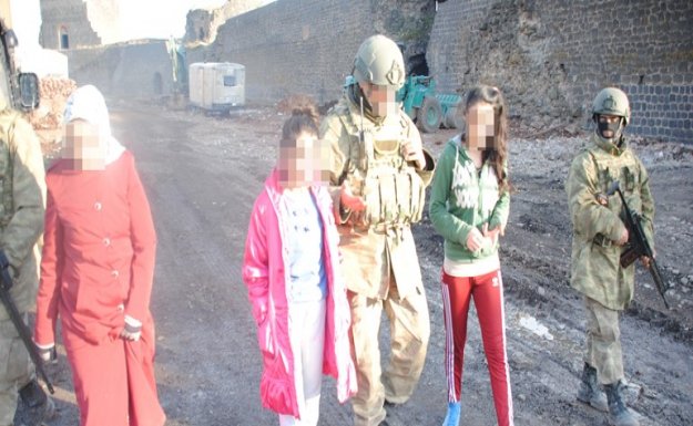 Asker Sur'da 1 Anne ile 2 Kızını Kurtardı