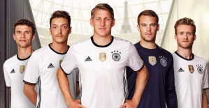 Adidas ile DFB 2022'ye Kadar Anlaştı