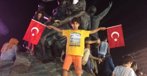 Antalya'da Demokrasi Nöbeti Çoçuklarla Renkleniyor