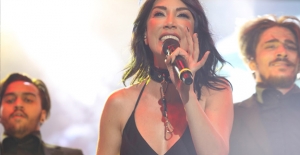 Hande Yener, EXPO 2016 Antalya'da Beş Bin Kişiye Konser Verdi