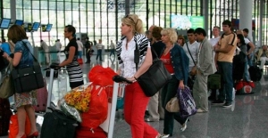 Türkiye'deki Rus Turistler Ülkelerine Gönderiliyor
