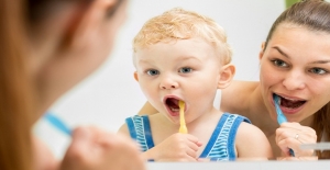 Çocukların Diş Bakımı İçin Ailelere Tavsiye