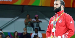 Milli Güreşçi Selim Yaşar Rio'da Gümüş Madalya Kazandı