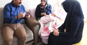 Çukurova Belediye Başkanı Çetin'den Şehitlerin Evine Doğum Ziyareti