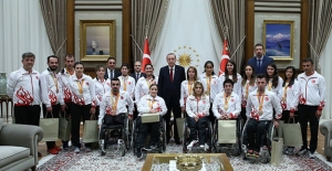 Cumhurbaşkanı Erdoğan Madalya Alan Paralimpik Sporcuları Kabul Etti