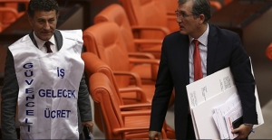 CHP'li Sarıbal'dan Mecliste Önlüklü Protesto