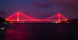 Yavuz Sultan Selim Köprüsü "Kadına Şiddete Son" Demek İçin Turuncuya Bürünüyor