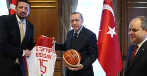 Cumhurbaşkanı Erdoğan Türkiye Basketbol Federasyonu Heyetini Kabul etti
