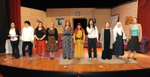 Altındağlı Kadınların Tiyatro Performansı Büyüledi