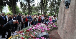 Kılıçdaroğlu Zübeyde Hanım’ın Anıt Mezarını Ziyaret Etti