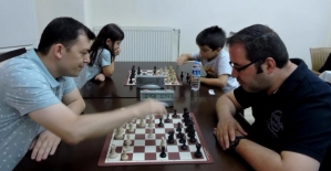 Bakırköy’de Baba-Çocuk Satranç Turnuvası Yapıldı