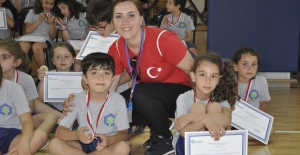 Bakırköy’de Yaz Spor Okuluna Katılan Çocukların Madalya Sevinci