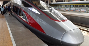 Çin'in Yeni Yüksek Hızlı Treni İlk Seferini Yaptı
