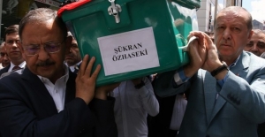 Cumhurbaşkanı Erdoğan Bakan Özhaseki’nin Annesinin Cenaze Törenine Katıldı