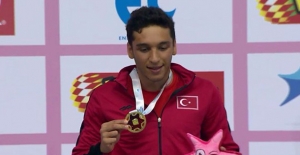 Yüzme Avrupa Gençlerde Ümit Can Güreş'ten Altın Madalya