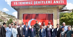 Ankara Valisi Topaca 15 Temmuz Şehitleri Anıtı’nı Gezdi