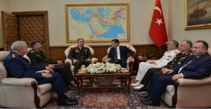 Genelkurmay Başkanı Akar, Bakan Canikli’yi Ziyaret Etti