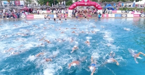 6. Uluslararası Arena Aquamasters Yüzme Şampiyonası'nda Dayanıklı Olan Kazandı