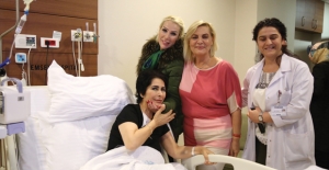 Nuray Hafiftaş’ı Seda Sayan Ve Ceylan Hastanede Ziyaret Etti