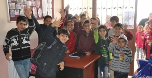 Çukurova Belediyesi’nden Aladağ’da İlköğretim Öğrencilerine Giyim Yardımı