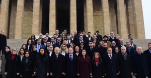 Kılıçdaroğlu Yeni PM VE YDK Üyeleriyle Anıtkabir’i Ziyaret Etti