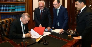 Cumhurbaşkanı Erdoğan, Cumhurbaşkanlığı Adaylık Muvafakatnamesini İmzaladı
