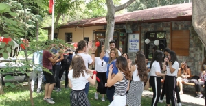 Bakırköy’de Öğrenciler Sınav Stresini Attı