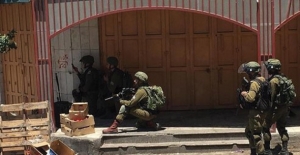 Batı Şeria’da Filistinli Bir Genç Öldürülürken 15 Filistinli Gözaltına Alındı