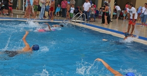 Ataşehirli Çocuklar Yüzme Kursunu Yarışla Tamamladı