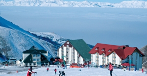 Erzurum’da Düşen İlk Kar Kayak Sezonunu Başlattı!