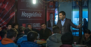 CHP Kuşadası Belediye Başkan Adayı Ömer Günel’i Gençler Seçim Bürosunda Ziyaret Etti