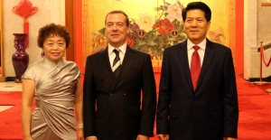 Medvedev, Rusya'daki Çin Büyükelçiliği'ni Ziyaret Etti