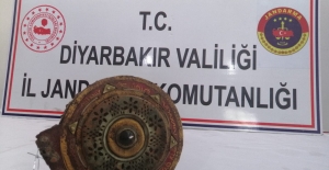 Diyarbakır'ın Ergani İlçesinde Altın Yazmalı Dini Motifli Kitap Ele Geçirildi