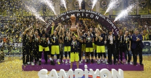 Kadınlar Basketbol Süper Liginde Şampiyon Fenerbahçe