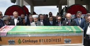 Kılıçdaroğlu, Yekta Güngör Özden'in Eşinin Cenaze Törenine Katıldı