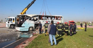 Konya'da Servis Otobüsü İle Tır Çarpıştı: 1 Ölü, 24 Yaralı