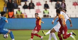 Şampiyon Galatasaray Sezonu Mağlubiyetle Kapattı