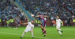 Trabzonspor, Beşiktaş'ın Hayallerini Bitirdi
