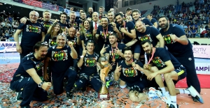 Voleybol'da Efeler Ligi Şampiyonu Fenerbahçe