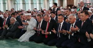 Cumhurbaşkanı Erdoğan, Şehitler İçin Kur’an-ı Kerim Okudu