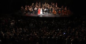 Harbiye’de Binlerce Kişilik Koro Hep Bir Ağızdan Livaneli Şarkılarını Seslendirdi