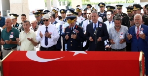 Bakan Akar Emekli Tuğgeneral Armen'in Cenaze Törenine Katıldı