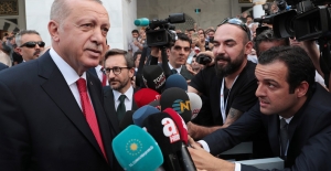 Cumhurbaşkanı Erdoğan, Cuma Namazı Sonrası Gazetecilerin Gündeme İlişkin Sorularını Yanıtladı