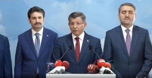 Eski Başbakan Davutoğlu, AK Parti'den İstifa Etti