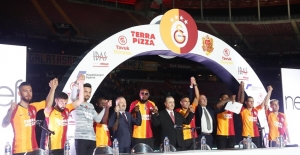 Galatasaray'da Yeni Transferler Taraftarlarla Buluştu