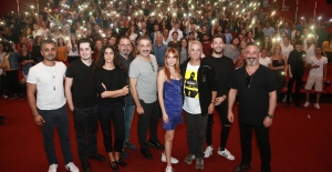 Karakomik Filmler Ekibine İzmir’de Coşkulu Karşılama