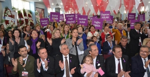 CHP Kuşadası İlçe Örgütü Olağan Kongresine Kadınlar Damga Vurdu