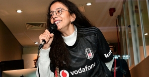 Vodafone Park’ta Beşiktaş’ın Gol Anonsu Engellere Takılmayan Buket Durmuş’tan